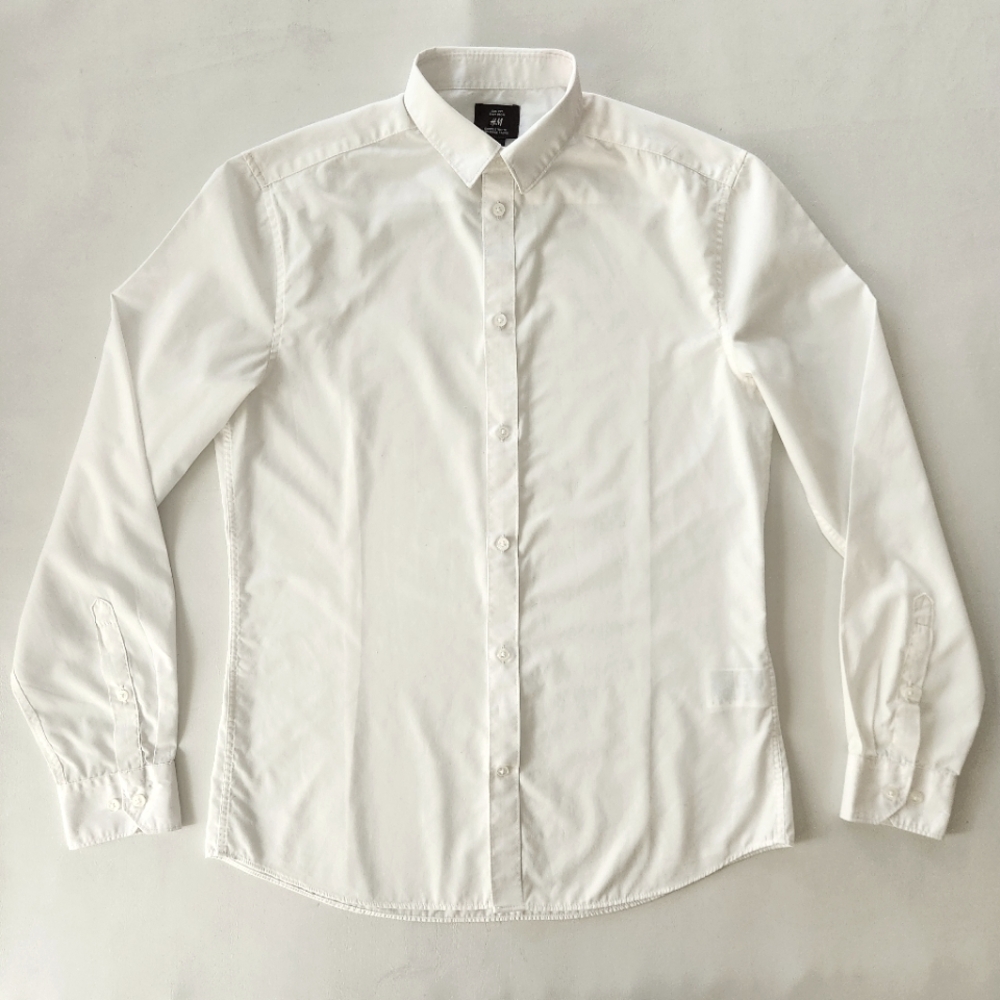 H&M White Casual Button Down Shirt with Minimalist Design